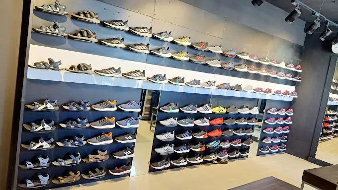 Footlounge adidas Puma Reebok